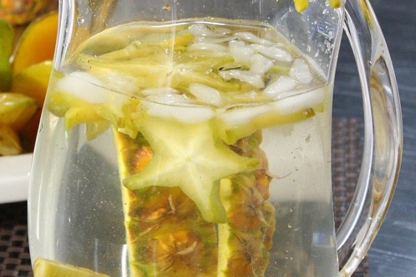 agua de cáscara de piña para adelgazar