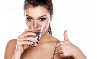 Beneficios de tomar agua tibia en ayunas