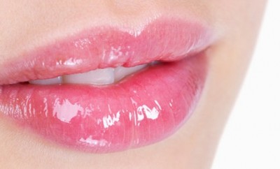 Brillo labial de fresas