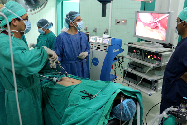 Intervención minilaparoscópica en el Hospital del IESS