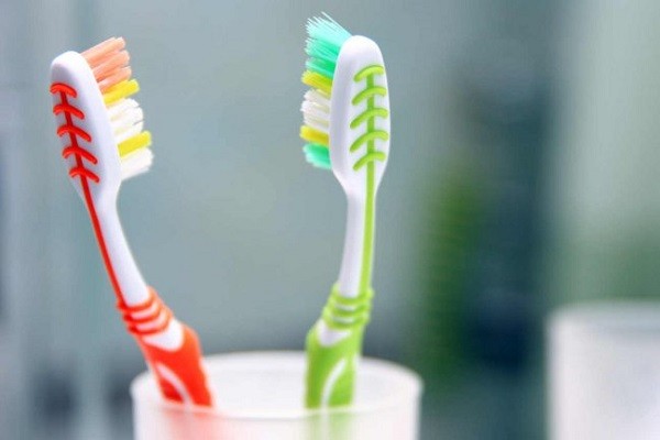 usos prácticos que  puedes darle a un cepillo de dientes
