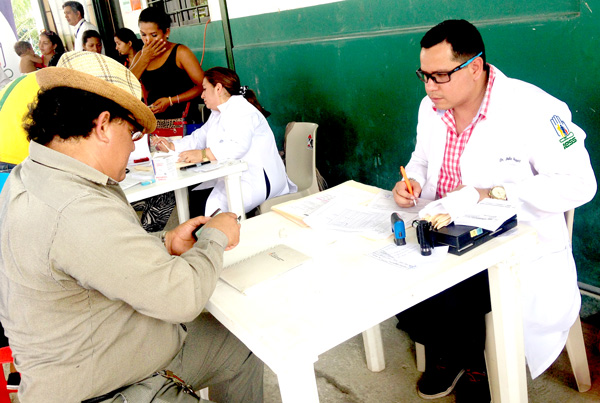 Brigada médica del IESS atendió con especialistas en el Dispensario del Seguro Social Campesino
