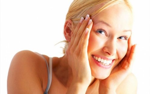 Cómo hacer un masaje facial antiarrugas