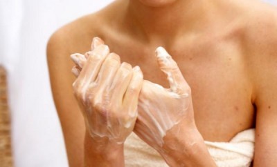 Crema humectante para manos a base de mantequilla