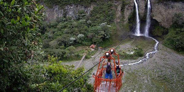 Cascada manto de la novia Baños