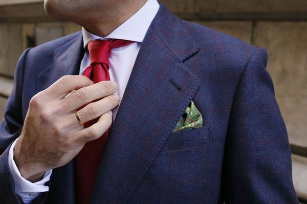 cómo hacer el nudo de corbata simple