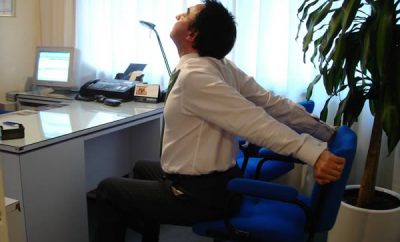 Yoga para adelgazar en la oficina