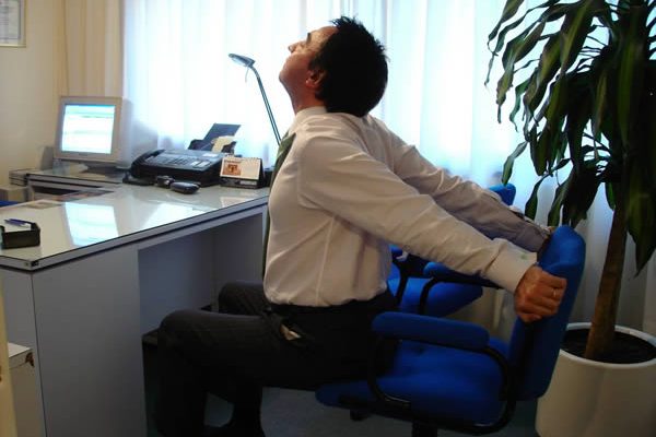 yoga para adelgazar en la oficina