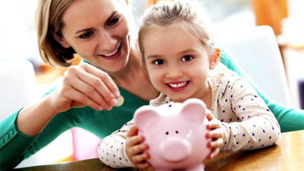 Cómo enseñar a los niños a manejar y ahorrar el dinero