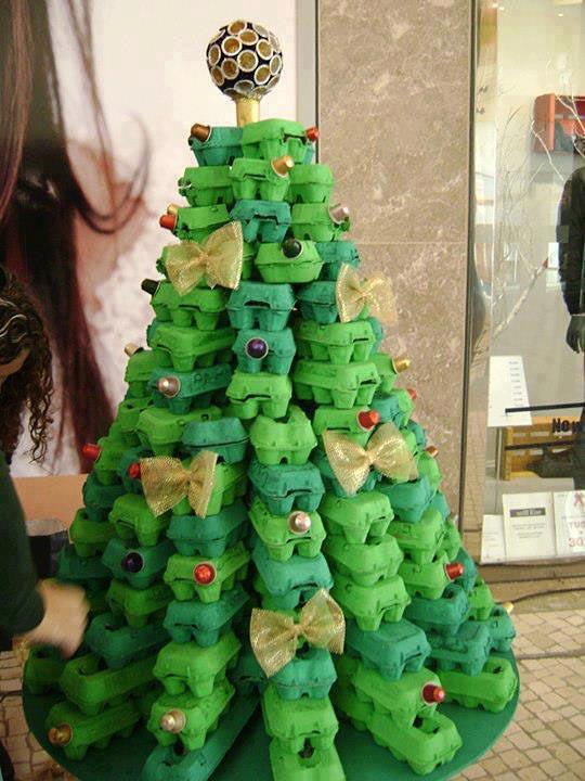 Árbol de navidad con cubetas de huevo, árbol navideño