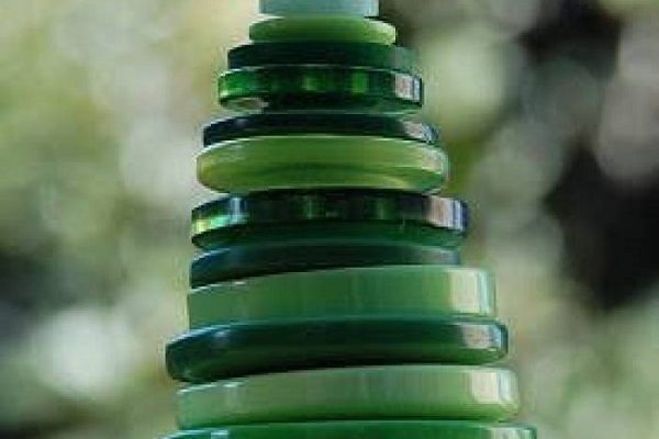 Árbol de navidad hecho con botones