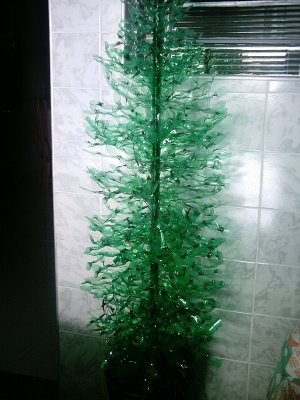 como-hacer-un-arbol-navideno-con-botellas-plasticas