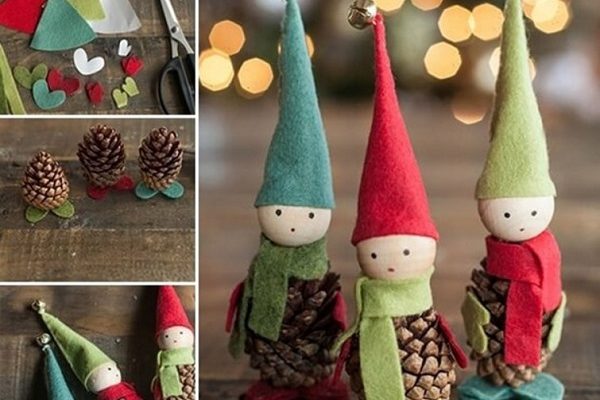 duendes navideños con piñas