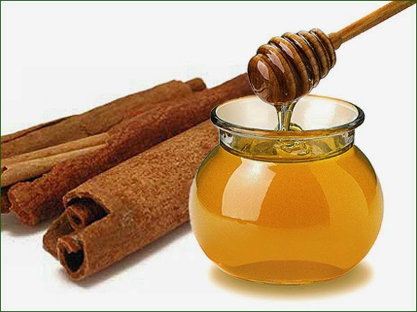 beneficios de comer canela con miel