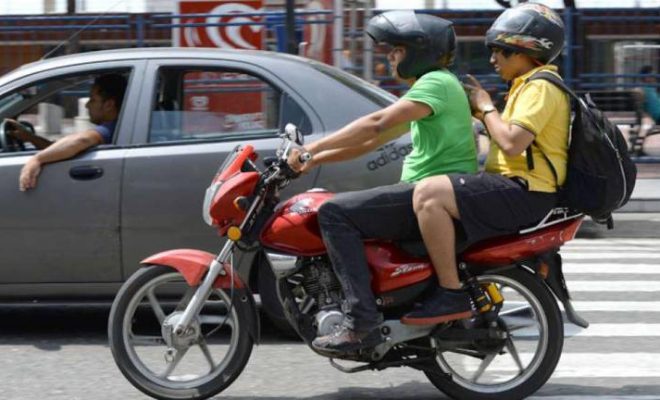 reglamento de la ant que regula la capacidad de personas en motocicleta