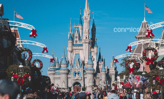 trabaja en hotel de disneyland como encargado de la piscina